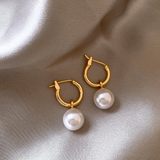 Rita | Elegant Golden Pearl Earrings