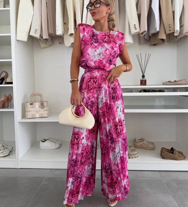 Marian - Chic Pleated Outfit