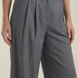 Svätava | High-Waisted Wide-Leg Pleated Trousers